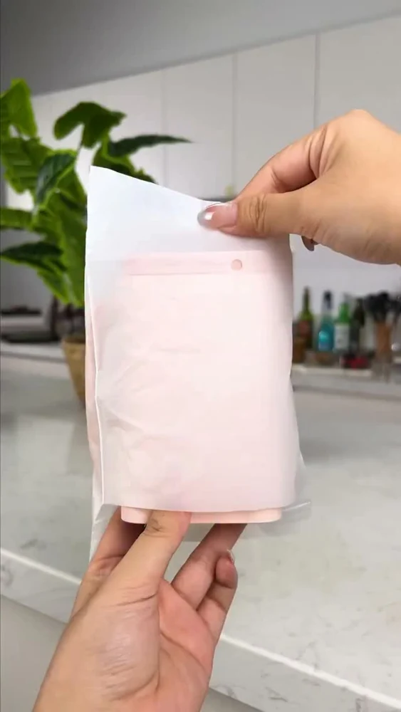 اطبع ملصقاتك أينما كنت!  طابعة حرارية محمولة للملصقات، بتصميم صغير وسهل الحمل